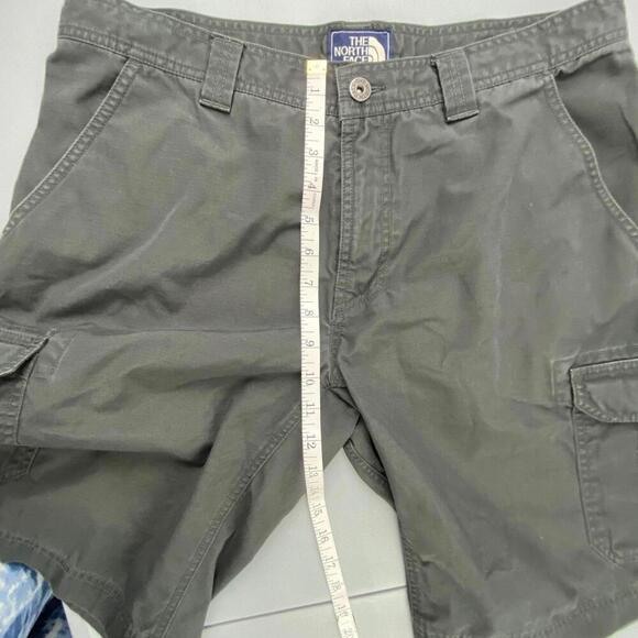 The North Face Men's Dark Gray Cargo Shorts - Men's size 34 - Picture 11 of 13